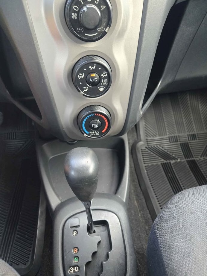 2010 Toyota Yaris Hatchback 2D