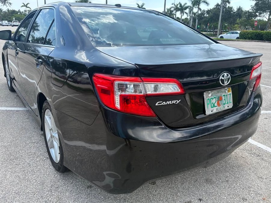 2013 Toyota Camry SE Sedan