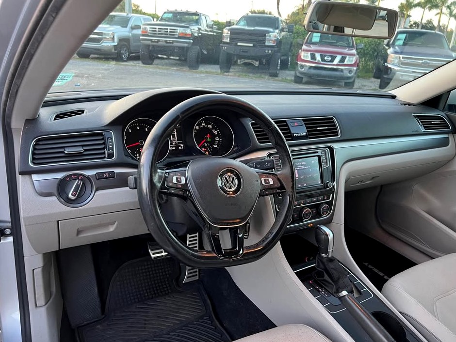 2018 Volkswagen Passat 2.0T R-Line