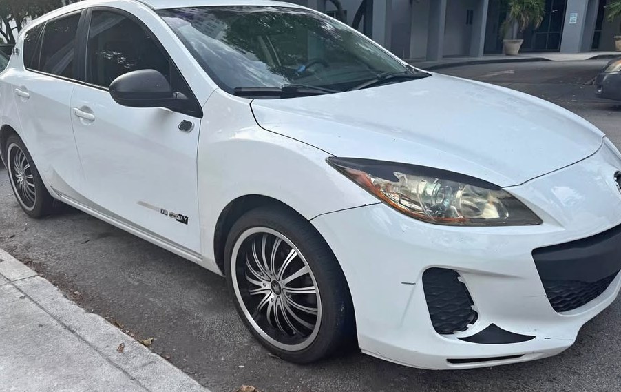 2013 Mazda 3 i Grand