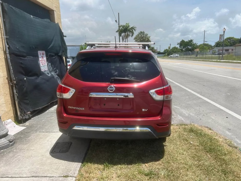 2017 Nissan Pathfinder 7 passengers