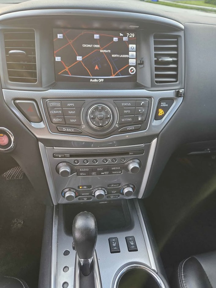 2020 Nissan Pathfinder SL Sport